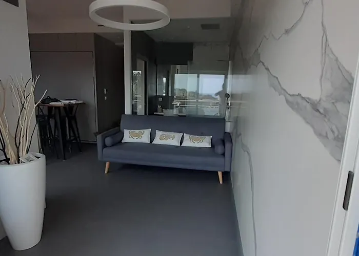 Un Balcon Sur La Saint-Raphael (Var)