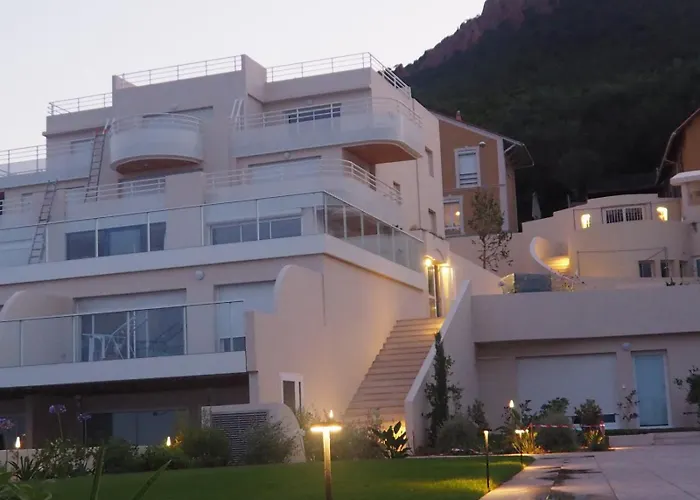 Un Balcon Sur La Saint-Raphaël